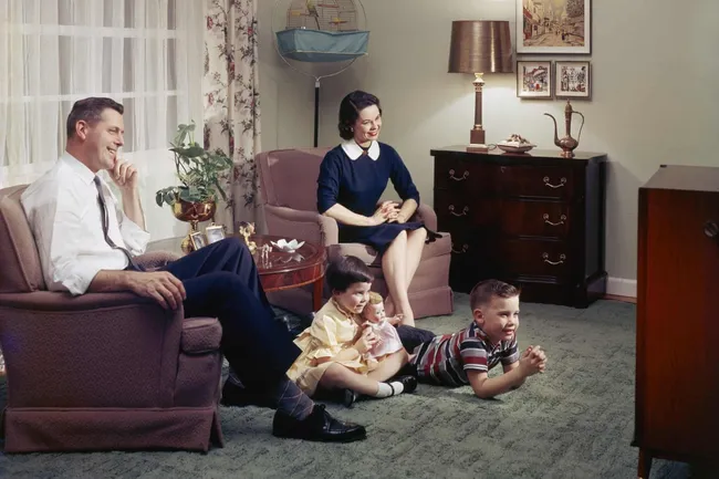 Как нехватка гостиной в квартире влияет на социальные связи и психику человека