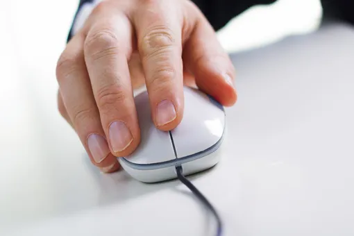 Свайп вправо: как скроллинг из функции интерфейса стал главной метафорой цифровой эпохи