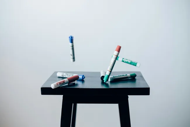 Отмыть неотмываемое: как избавиться от следов перманентного маркера с любой поверхности