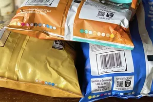 Замечали цветные кружки на продуктовых упаковках? Узнайте, что это такое!