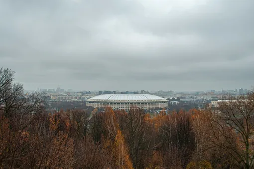 Вид, открывающийся с Воробьевых гор, наши дни. Вид, открывающийся с Воробьевых гор, наши дни.