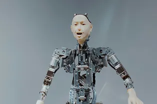 ИИ все лучше создает лица! Но вы можете научиться распознавать фейки