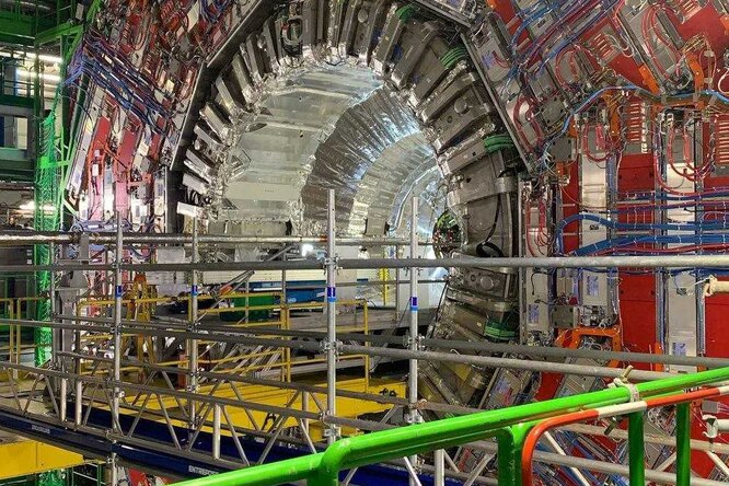 Российские физики установили алмазные детекторы на Большой адронный коллайдер Российские физики установили алмазные детекторы на Большой адронный коллайдер