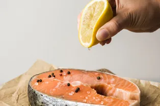 Почему к рыбе подают лимон: неочевидные причины Почему к рыбе подают лимон: неочевидные причины