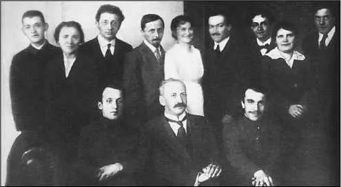 Ученики Абрама Иоффе, 1916 год. Петр Капица — крайний справа Ученики Абрама Иоффе, 1916 год. Петр Капица — крайний справа