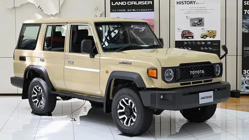 Так автомобиль выглядит после недавнего фейслифта. facelifted land cruiser j70
