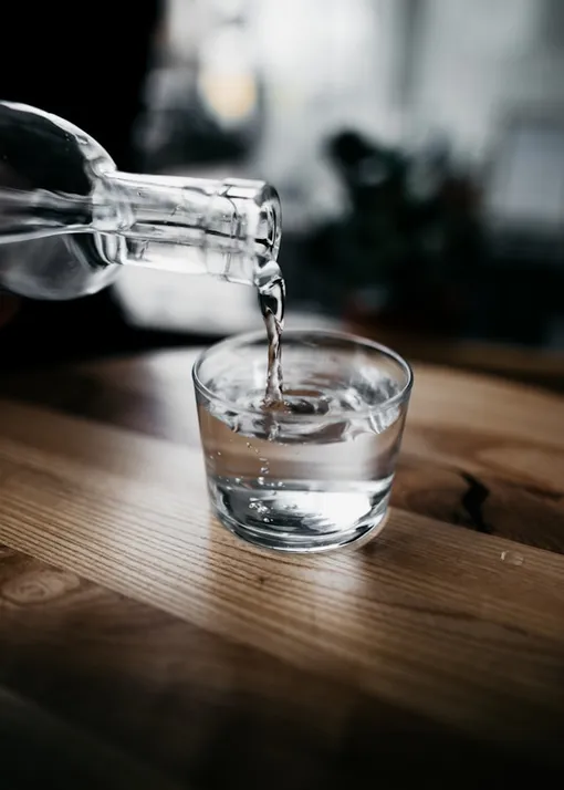 вода
