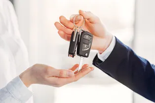 Авторынок переживает бум: почему россияне продолжают покупать новые автомобили Авторынок переживает бум: почему россияне продолжают покупать новые автомобили