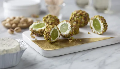 сырные шарики фото сырная закуска с виноградом новогодний стол закуски