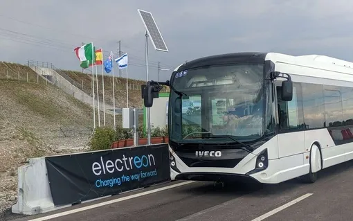 дорога с беспроводной зарядкой электромобилей дорога с беспроводной зарядкой электромобилей