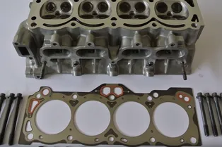 Ручная сборка двигателя Toyota: занимательное видео