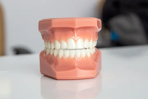 Эксперты: кариес и болезни десен могут удвоить риск инсульта