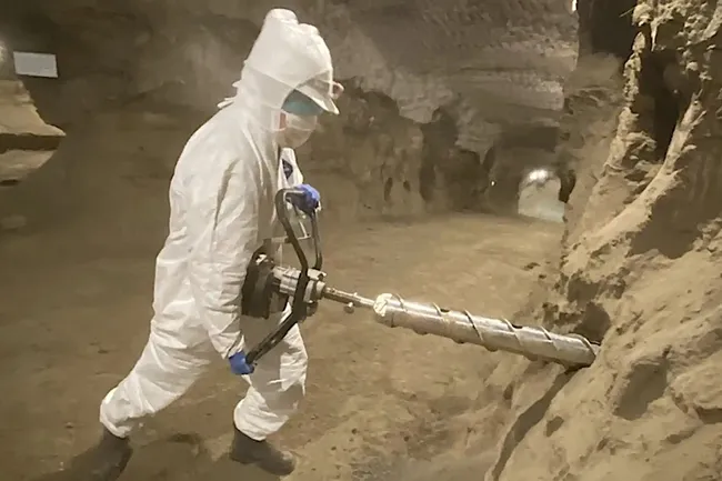 Ученые нашли 26 неизвестных видов микробов, замороженных на Аляске 40 000 лет