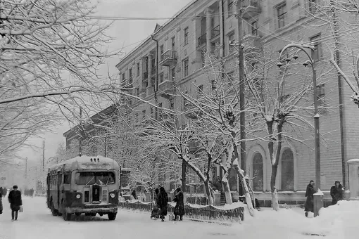 автобус зимой на улице москвы ссср