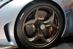 Koenigsegg Regera получил полые карбоновые колёса