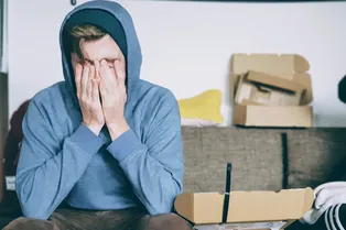 Как перестать засыпать на работе: 6 бодрящих лайфхаков для уставших людей