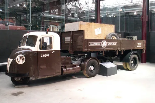 Scammell Scarab: трёхколёсный... седельный тягач Scammell Scarab: трёхколёсный... седельный тягач