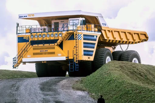 Гиганты-тяжеловесы: Liebherr, Komatsu и другие мощнейшие карьерные самосвалы со всего мира