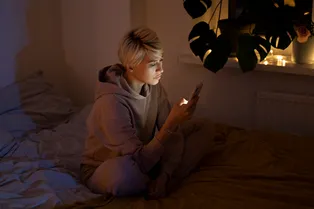 Ученые узнали, кто чаще становится зависимым от соцсетей — «совы» или «жаворонки» Ученые узнали, кто чаще становится зависимым от соцсетей — «совы» или «жаворонки»