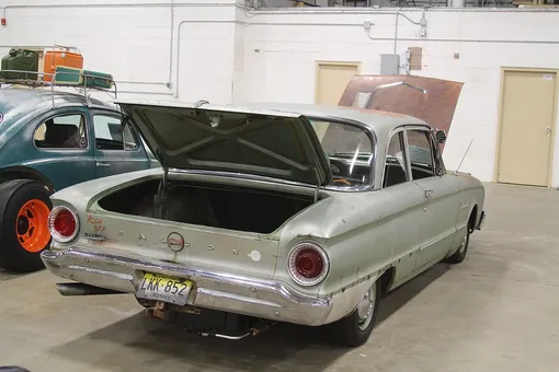 Ford Falcon 1963 года сзади