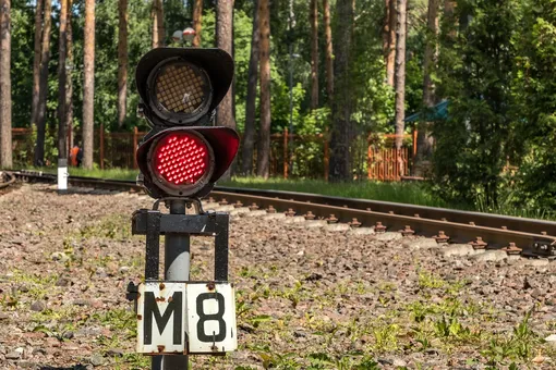 маневровый светофор на железной дороге