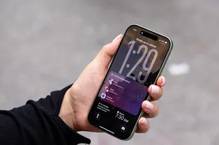 Релиз iOS 26.2: новые функции Liquid Glass, AirDrop и Apple Music Релиз iOS 26.2: новые функции Liquid Glass, AirDrop и Apple Music