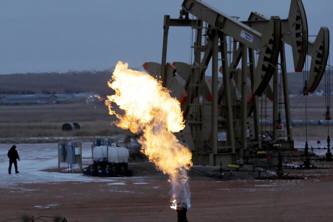 Учёные научились превращать попутный газ в спирт Учёные научились превращать попутный газ в спирт