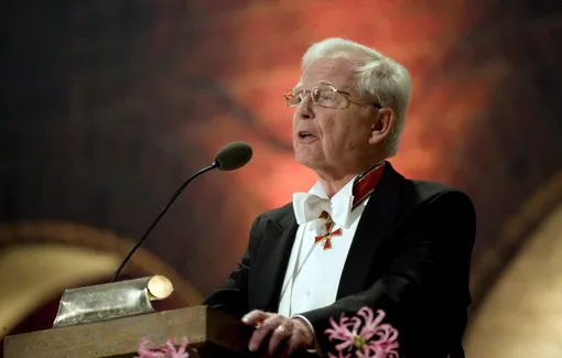 Харальд цур Хаузен произносит речь на награждении