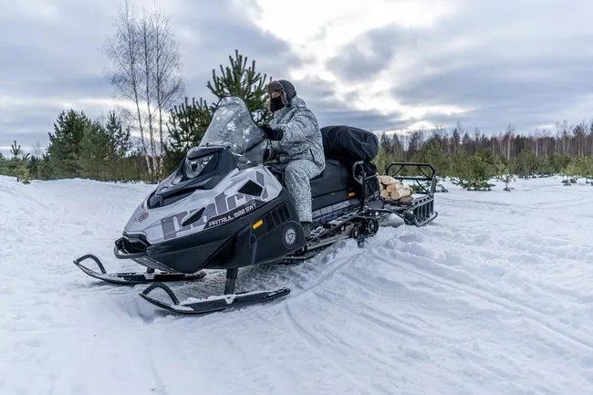 От «Бурана» до «Тайги»: 5 лучших недорогих снегоходов зимы 2025-2026 года