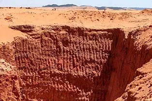 Как нелегальные золотоискатели разрушили древний памятник в Судане Как нелегальные золотоискатели разрушили древний памятник в Судане