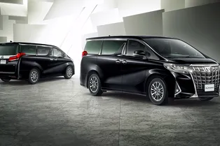Toyota обновила флагманский минивэн