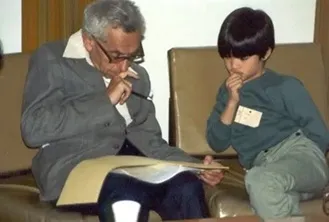 Теренс Тао (10 лет) и Пал Эрдёш в университете Аделаиды, 1985 год. Теренс Тао (10 лет) и Пал Эрдёш в университете Аделаиды, 1985 год.