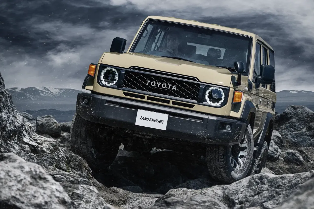 Что общего у Lada Niva и Toyota Land Cruiser: правильный ответ знают лишь фанаты двух внедорожников