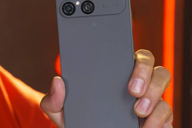 Анонс Sony Xperia 10 VII: середнячок в стиле iPhone Air с камерой на 50 Мп