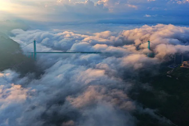 Чудо китайской инженерии: как выглядит самый высокий в мире мост