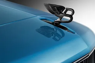 Bentley сделала цветной мозаичный карбон Bentley сделала цветной мозаичный карбон