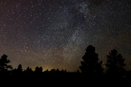 Астрономы заявляют, что распространение спутников значительно затрудняет наблюдение звездного неба.