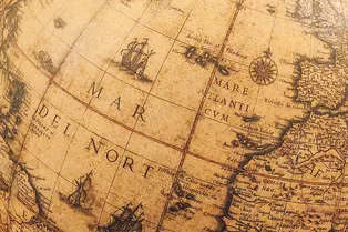 Столицы, флаги и контуры: сможете угадать три страны без единой подсказки?