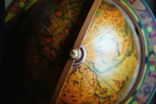 Флаг, столица и контур: распознаете ли вы страну по одному признаку?