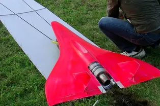 Inferno: 200 метров в секунду на игрушечном самолете Inferno: 200 метров в секунду на игрушечном самолете