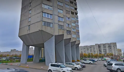 Дом на (курьих) ножках в Санкт-Петербурге Дом на (курьих) ножках в Санкт-Петербурге