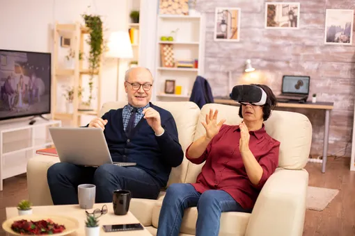 Пожилые люди и игры