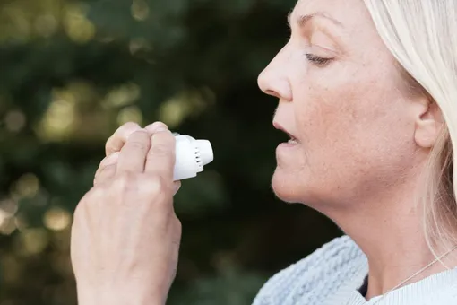 Эксперты: медицинские ингаляторы токсичны, как полмиллиона машин