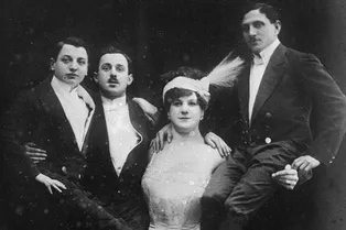 Леди Геркулес: история жизни самой сильной женщины XIX века, которая носила мужчин на руках Леди Геркулес: история жизни самой сильной женщины XIX века, которая носила мужчин на руках