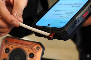 Телефон-зажигалку показали на MWC: самый странный гаджет выставки