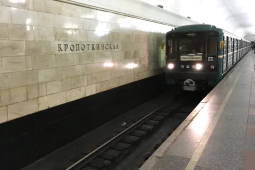 Что за странный звук при входе в метро