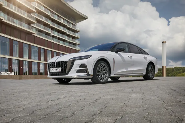 Антиседан Hongqi H6: восточная мудрость против обыденности