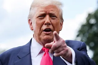 На какую болезнь указал отек ноги у Трампа? Врачи предупредили об угрозе ХВН