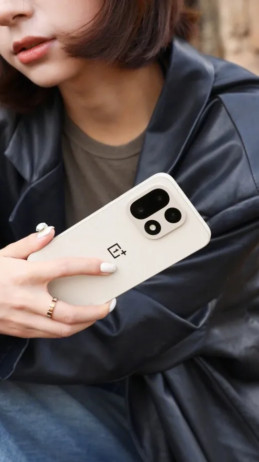 Что особенного в смартфоне OnePlus 15: стоит ли его покупать