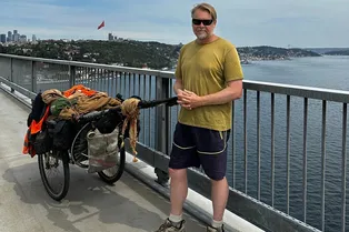 Вокруг света на своих двоих: британец уже 27 лет пытается обойти планету пешком Вокруг света на своих двоих: британец уже 27 лет пытается обойти планету пешком